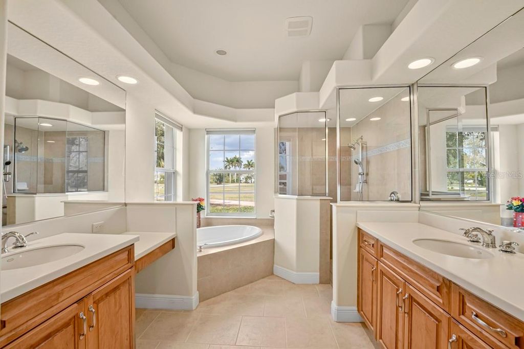 Image 32 of property listing at 6197 9TH AVENUE CIRCLE NE, Bradenton, FL 34212