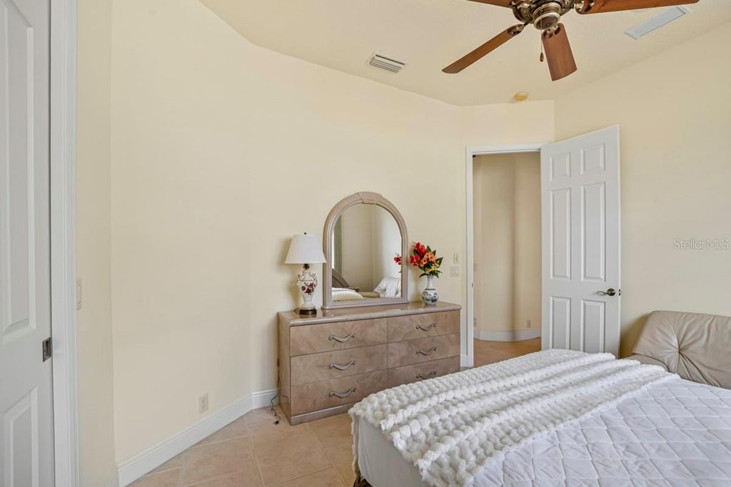 Image 40 of property listing at 6197 9TH AVENUE CIRCLE NE, Bradenton, FL 34212