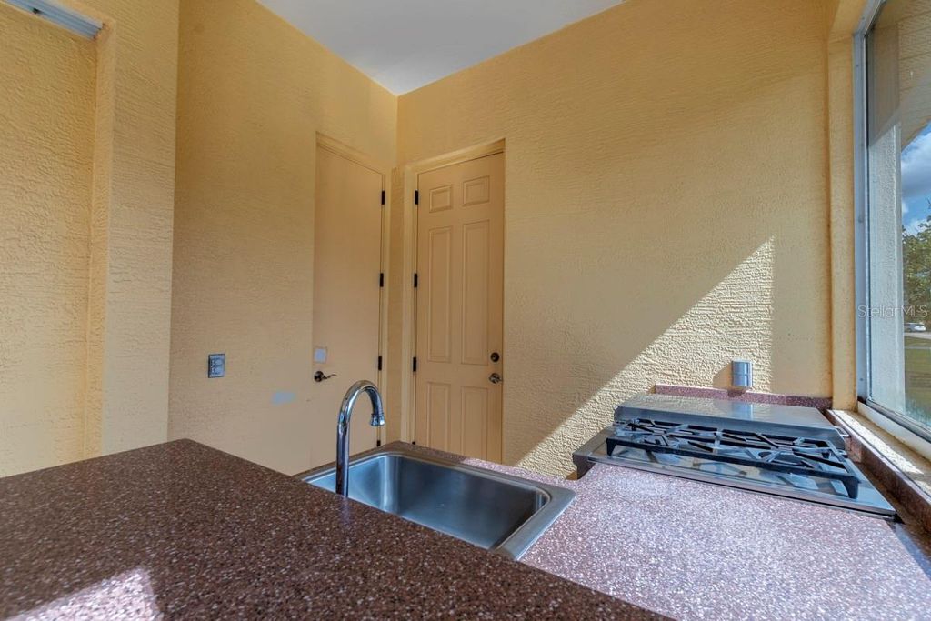 Image 44 of property listing at 6197 9TH AVENUE CIRCLE NE, Bradenton, FL 34212