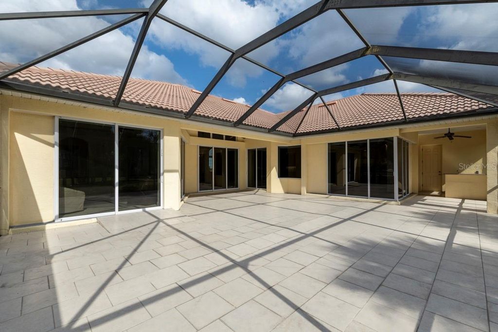 Image 47 of property listing at 6197 9TH AVENUE CIRCLE NE, Bradenton, FL 34212