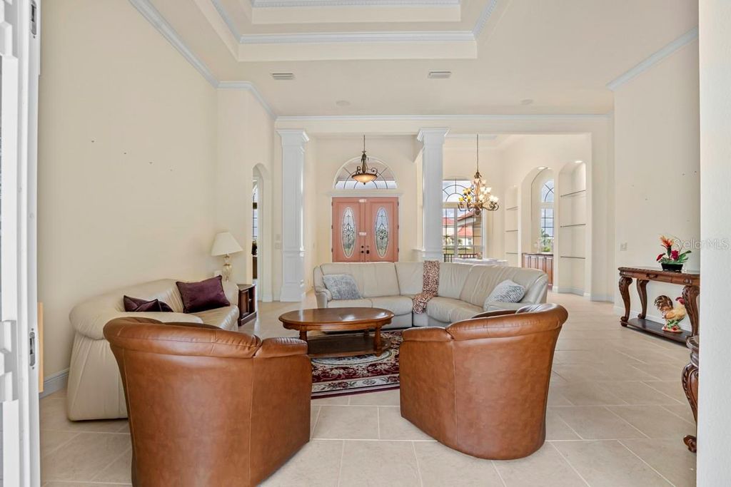 Image 6 of property listing at 6197 9TH AVENUE CIRCLE NE, Bradenton, FL 34212