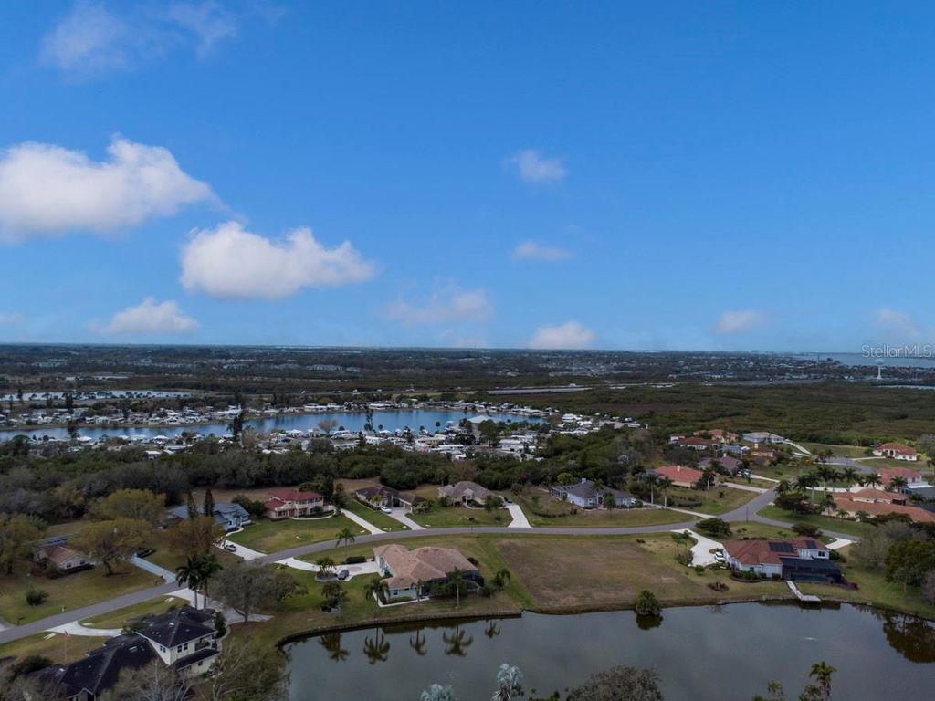 Image 55 of property listing at 6197 9TH AVENUE CIRCLE NE, Bradenton, FL 34212
