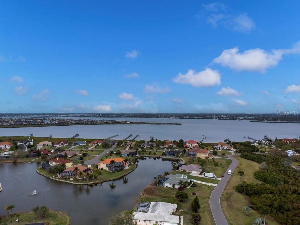 Image 56 of property listing at 6197 9TH AVENUE CIRCLE NE, Bradenton, FL 34212