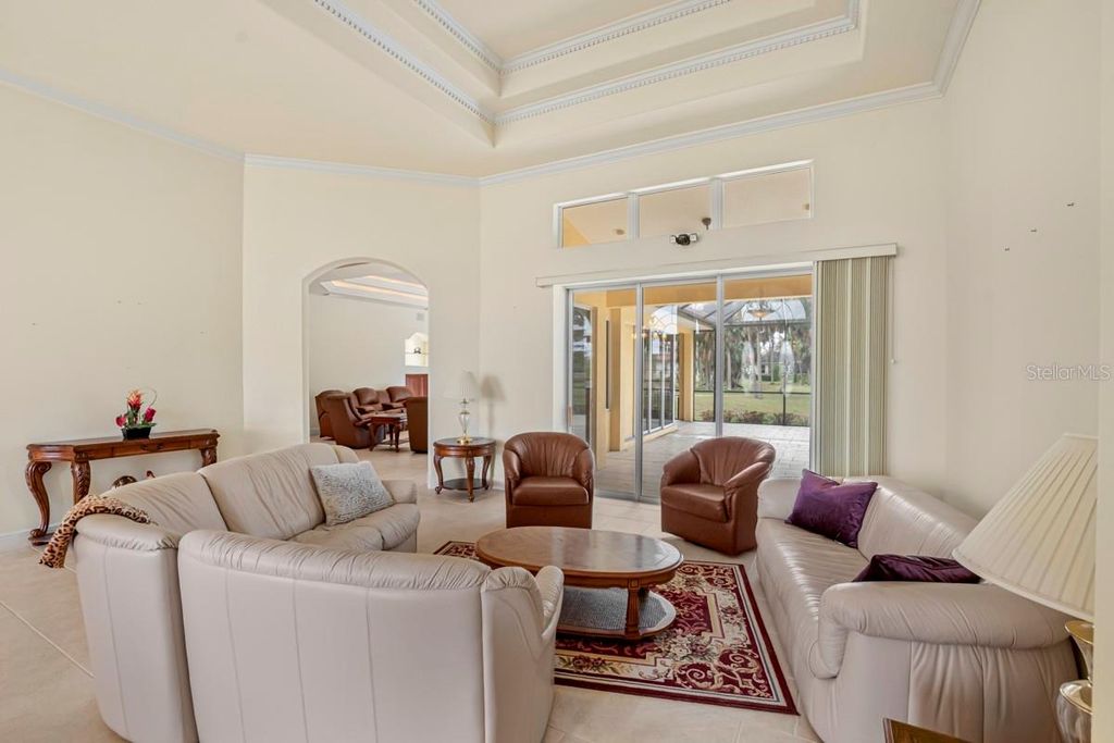 Image 8 of property listing at 6197 9TH AVENUE CIRCLE NE, Bradenton, FL 34212