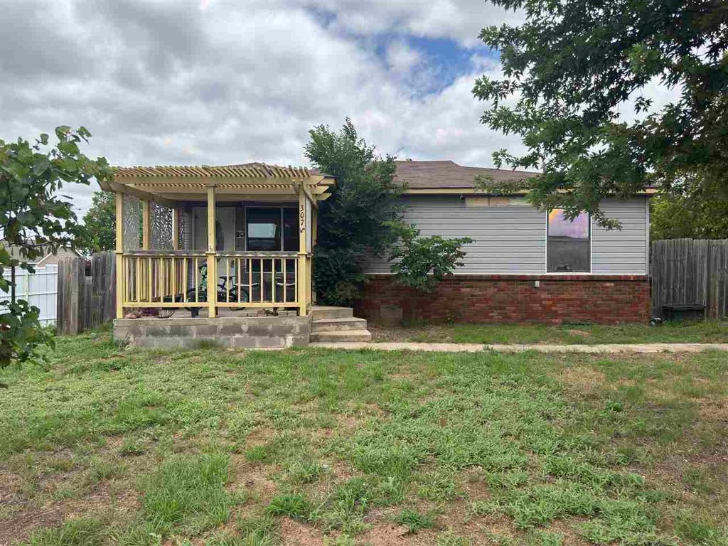 307 W Shields St, Fletcher, OK 73541