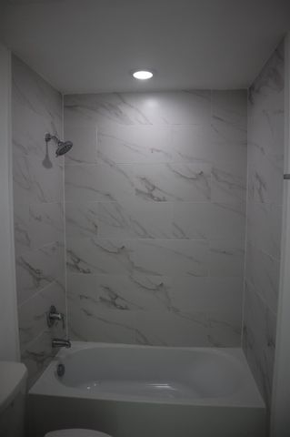 339 Connecticut A, Houston, TX 77029