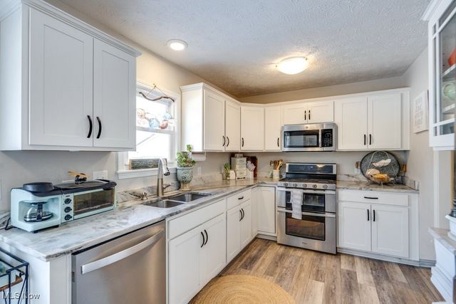 5381 Robinhood Drive, Willoughby, OH 44094