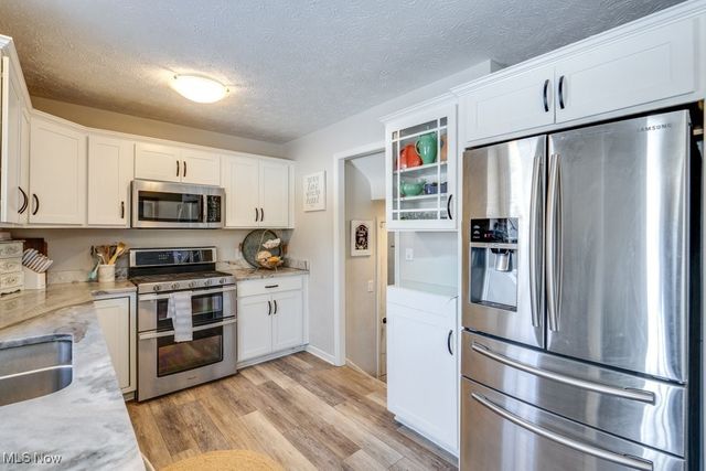 5381 Robinhood Drive, Willoughby, OH 44094