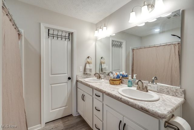 5381 Robinhood Drive, Willoughby, OH 44094