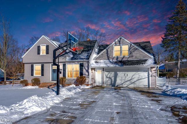 5381 Robinhood Drive, Willoughby, OH 44094