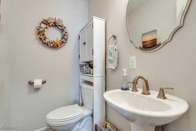 5381 Robinhood Drive, Willoughby, OH 44094