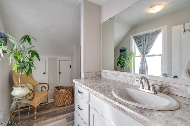 5381 Robinhood Drive, Willoughby, OH 44094