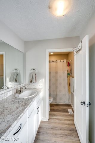 5381 Robinhood Drive, Willoughby, OH 44094