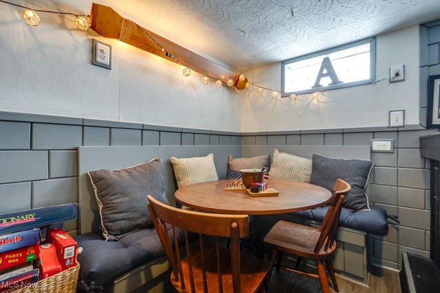 5381 Robinhood Drive, Willoughby, OH 44094