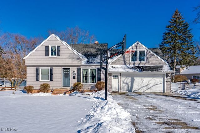 5381 Robinhood Drive, Willoughby, OH 44094