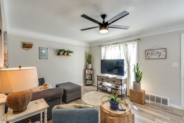 5381 Robinhood Drive, Willoughby, OH 44094