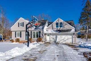 5381 Robinhood Drive, Willoughby, OH 44094