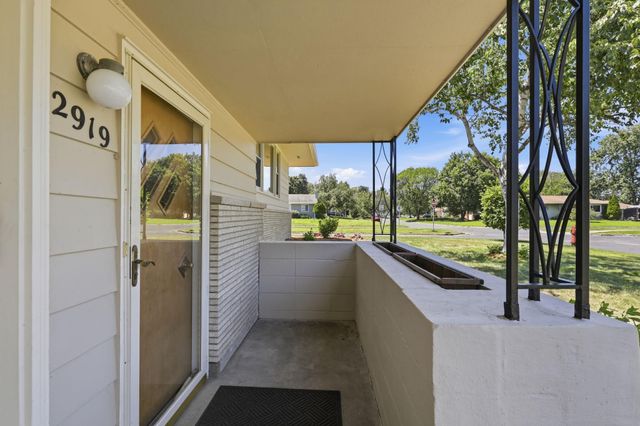2919 64th Avenue N, Brooklyn Center, MN 55430