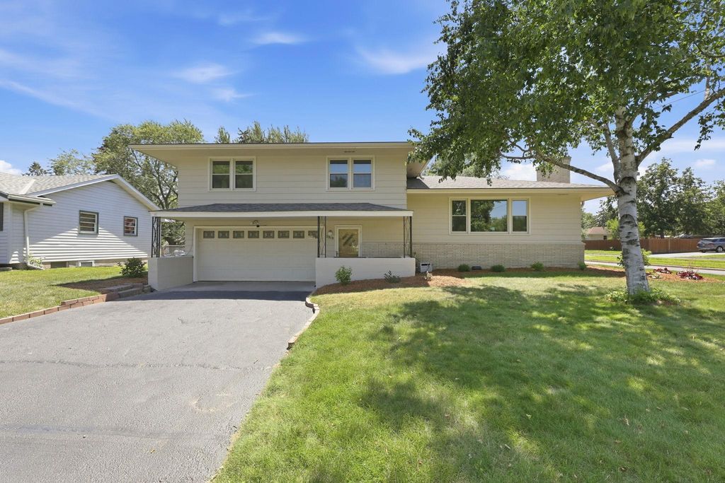 2919 64th Avenue N, Brooklyn Center, MN 55430