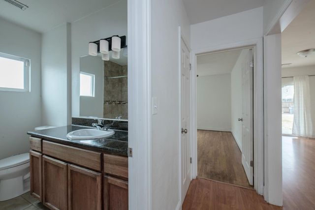 524 W Vassar, Fresno, CA 93705