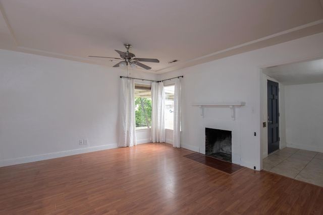 524 W Vassar, Fresno, CA 93705