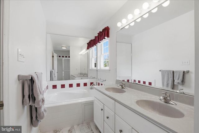 105 PARK PL, Landisville, PA 17538