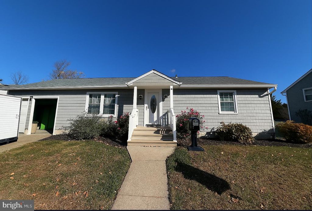 9 LYNNS CT, Morrisville, PA 19067