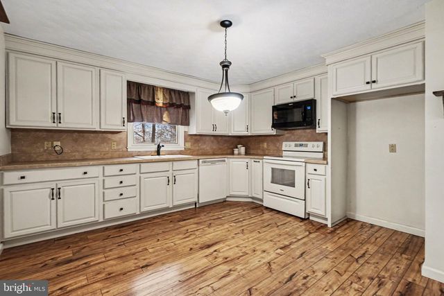 5 ANKAJAM DR, Duncannon, PA 17020