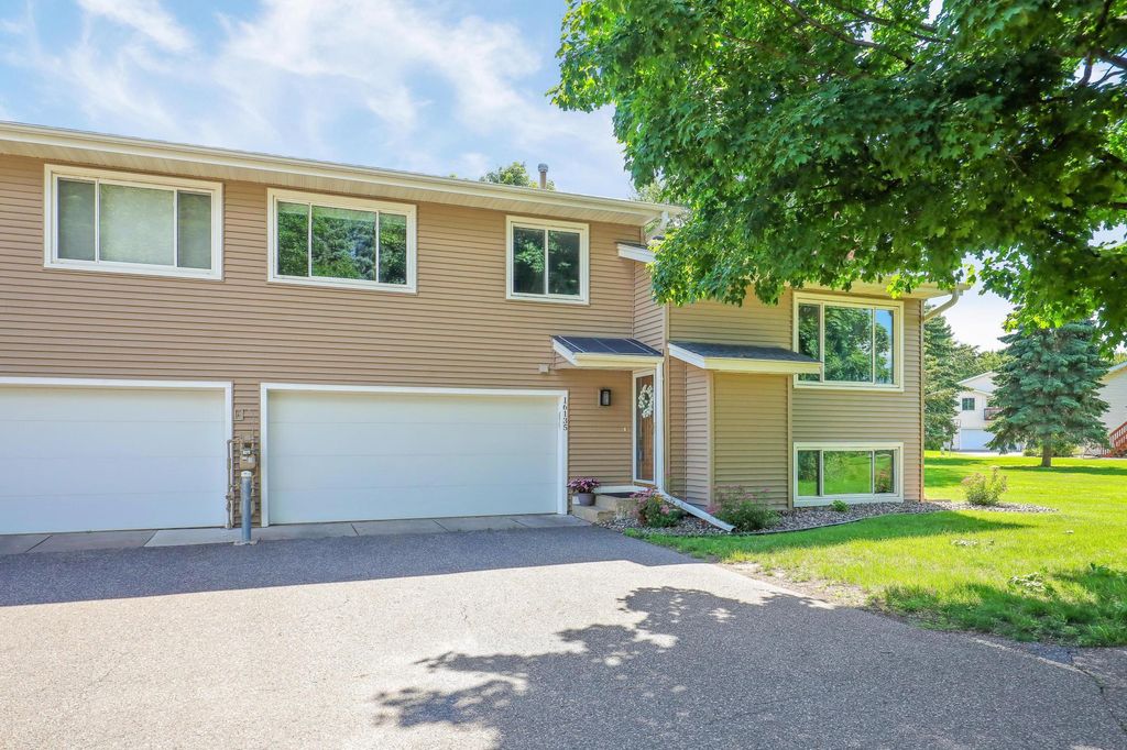 16135 Flagstaff Court N, Lakeville, MN 55068
