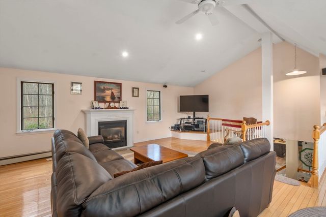 25 Briar Dr, Milford, MA 01757