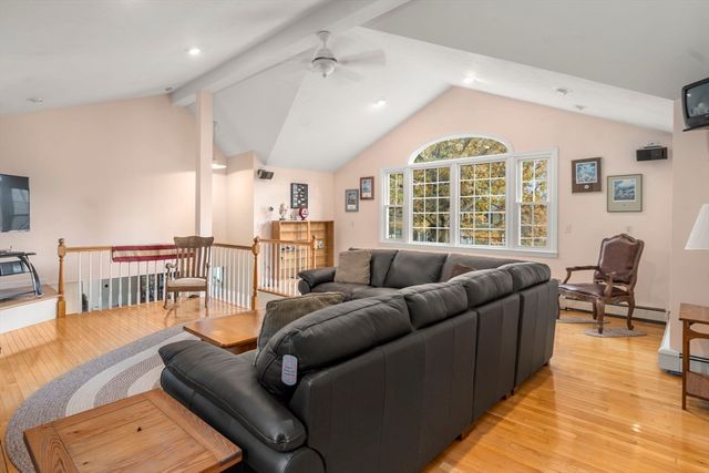 25 Briar Dr, Milford, MA 01757