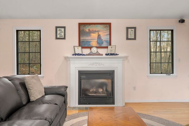 25 Briar Dr, Milford, MA 01757