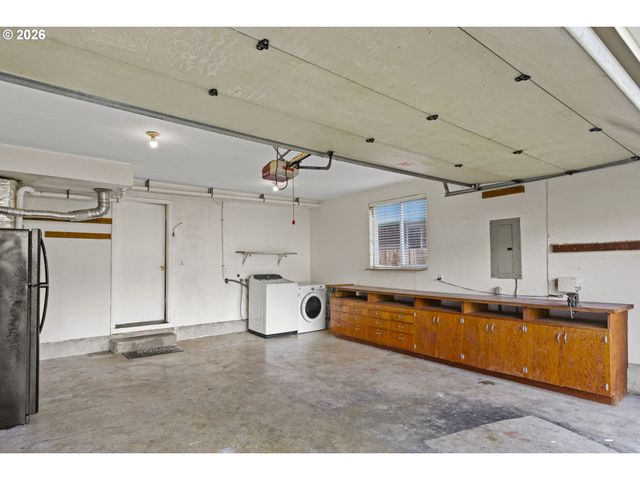 21558 Sw LONGACRE St, Beaverton, OR 97003