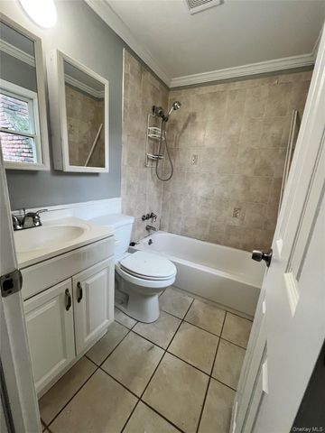 100 Lexington Avenue, Holbrook, NY 11741