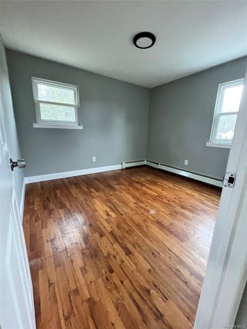 100 Lexington Avenue, Holbrook, NY 11741