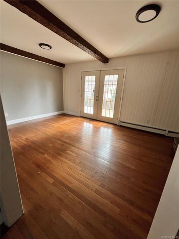 100 Lexington Avenue, Holbrook, NY 11741