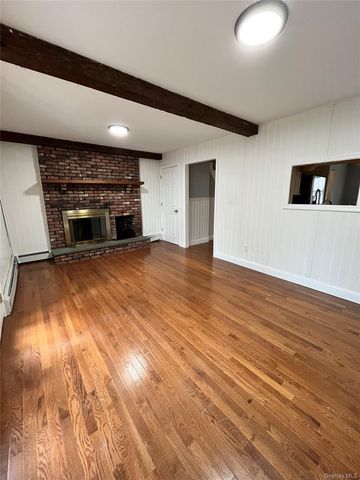 100 Lexington Avenue, Holbrook, NY 11741