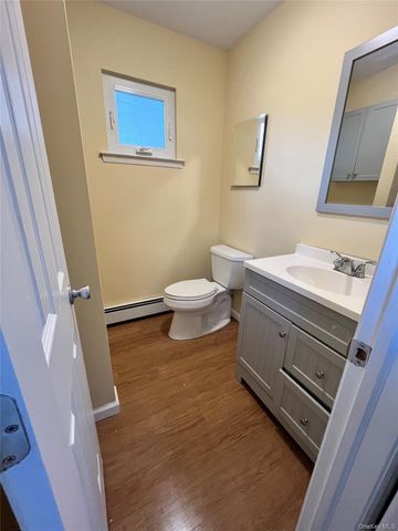 100 Lexington Avenue, Holbrook, NY 11741