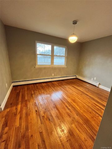 100 Lexington Avenue, Holbrook, NY 11741