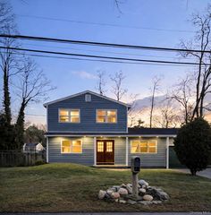 100 Lexington Avenue, Holbrook, NY 11741