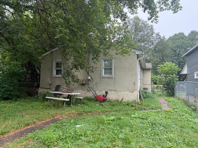 988 Fremont Avenue, Saint Paul, MN 55106