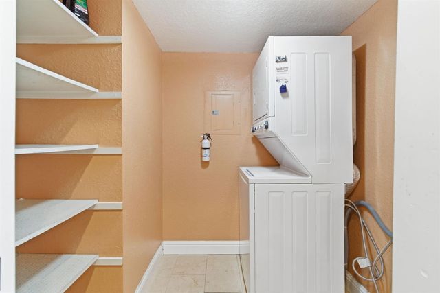 7348 Lighthouse Dr, Stockton, CA 95219