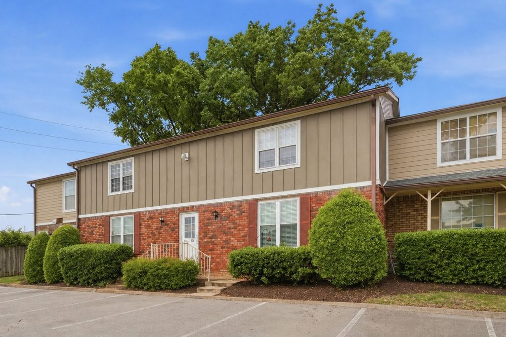 925 Coarsey Dr, Nashville, TN 37217