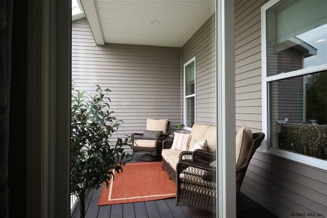 17 Wyatt's Way, Clifton Park, NY 12065