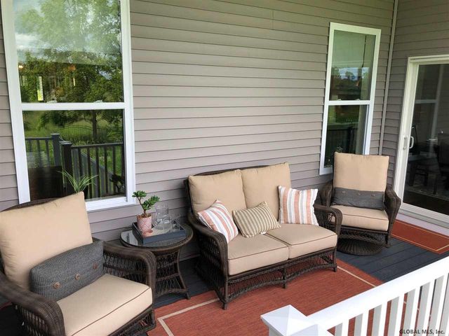 17 Wyatt's Way, Clifton Park, NY 12065