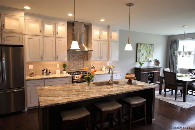 17 Wyatt's Way, Clifton Park, NY 12065