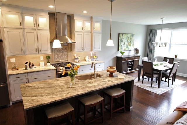 17 Wyatt's Way, Clifton Park, NY 12065