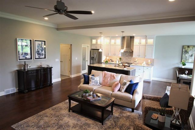 17 Wyatt's Way, Clifton Park, NY 12065