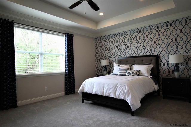 17 Wyatt's Way, Clifton Park, NY 12065