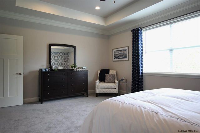 17 Wyatt's Way, Clifton Park, NY 12065